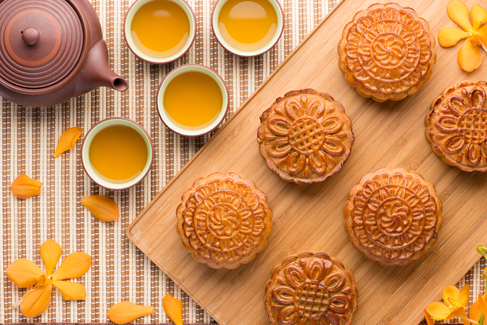 Mooncake: Traditional Dessert in Mid-Autumn Festival ...